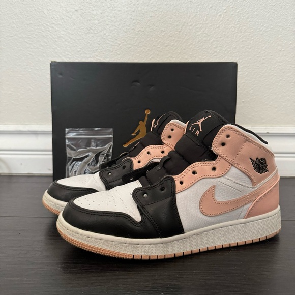 Nike Jordan 1 Mid Arctic Orange Black Toe (GS) - Picture 1 of 10